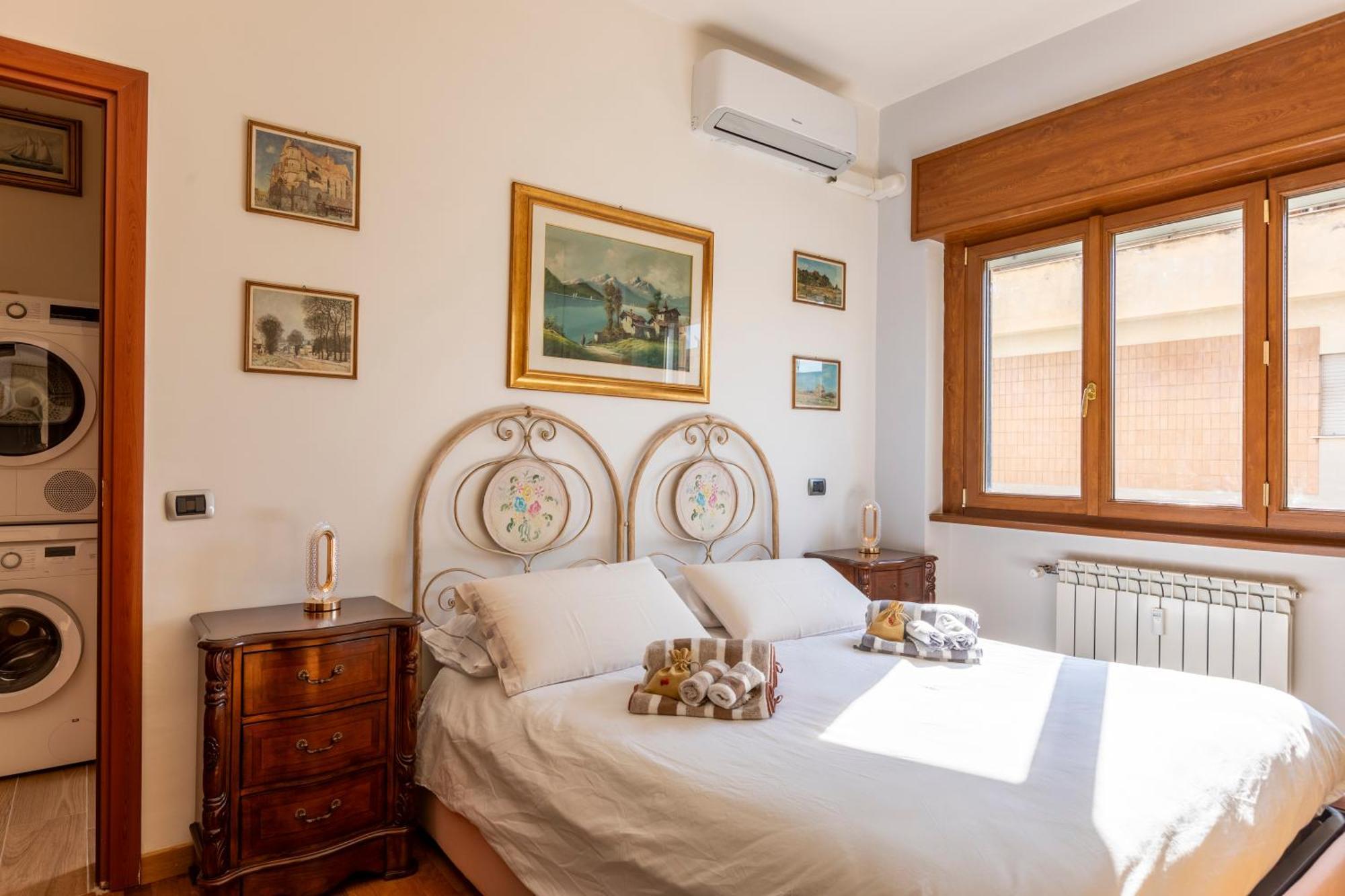 Roots Of Apartment Rom