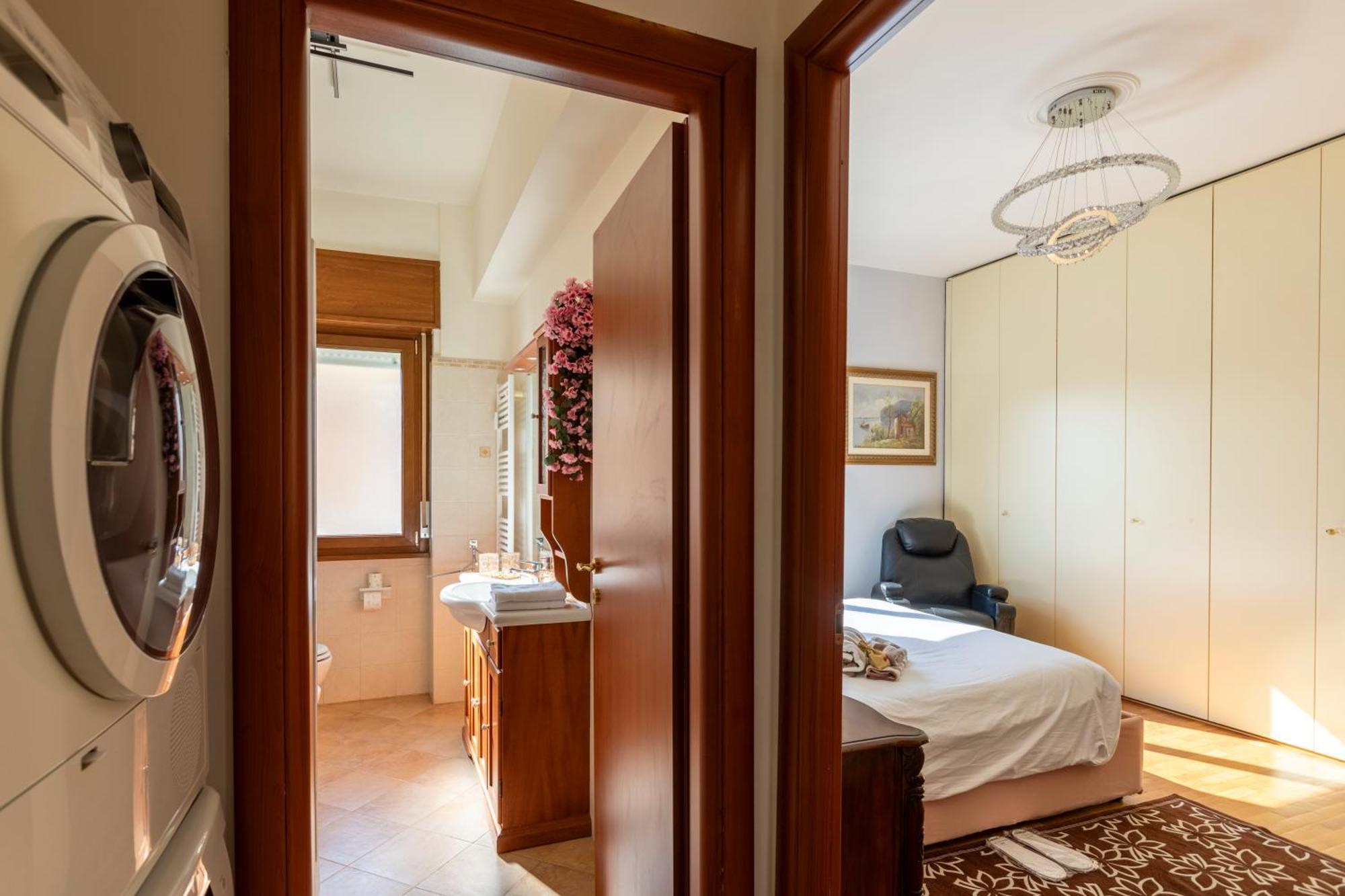 Roots Of Apartment Rom